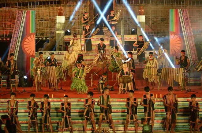 Coup d’envoi du Festival des arts folkloriques du Tây Nguyên ảnh 1 Coup d’envoi du Festival des arts folkloriques du Tây Nguyên ảnh 1