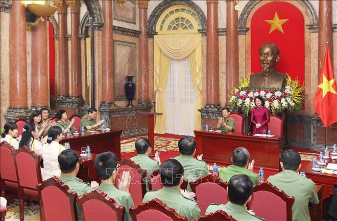 Apprécier le rôle des femmes policières dans la garantie de la sécurité nationale ảnh 1 Apprécier le rôle des femmes policières dans la garantie de la sécurité nationale ảnh 1