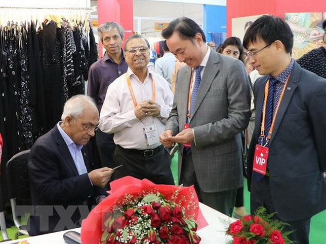 Des entreprises vietnamiennes participent au 6e Salon international de soie de l’Inde ảnh 1 Des entreprises vietnamiennes participent au 6e Salon international de soie de l’Inde ảnh 1