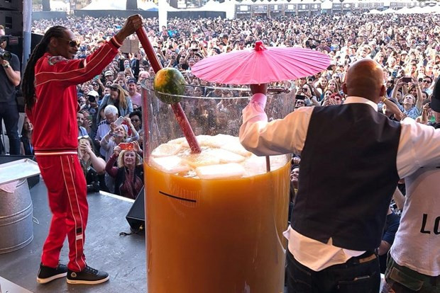 Un hôtel thaïlandais établit un record mondial avec le plus grand cocktail Negroni ảnh 1 Un hôtel thaïlandais établit un record mondial avec le plus grand cocktail Negroni ảnh 1