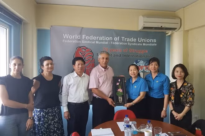 Une délégation syndicale du Vietnam en visite de travail en Grèce ảnh 1