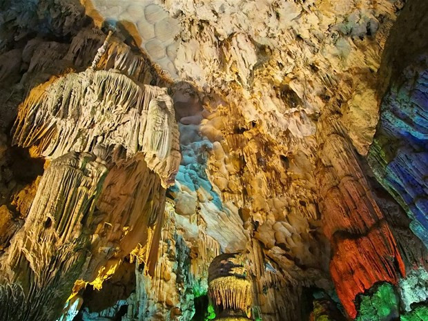 Baie d'Ha Long - La ''peinture naturelle'' géante du golfe du Bac Bo ảnh 2