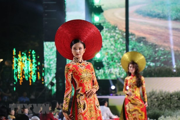 Ao dai: symbole culturel associé à l'image de la femme vietnamienne ảnh 2 Ao dai: symbole culturel associé à l'image de la femme vietnamienne ảnh 2