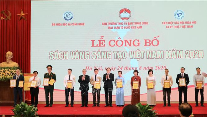 Publication du Livre d'or de créativité du Vietnam 2020 ảnh 1 Publication du Livre d'or de créativité du Vietnam 2020 ảnh 1