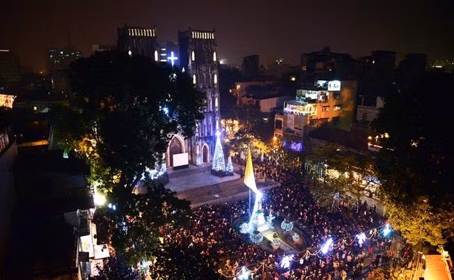 L'atmosphère de Noël s’empare Hanoï ảnh 1