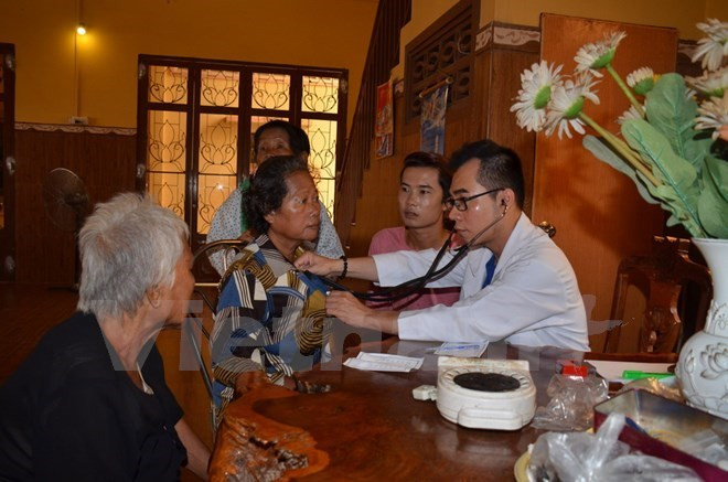Consultations médicales gratuites pour des Viet kieu et Cambodgiens démunis ảnh 1 Consultations médicales gratuites pour des Viet kieu et Cambodgiens démunis ảnh 1