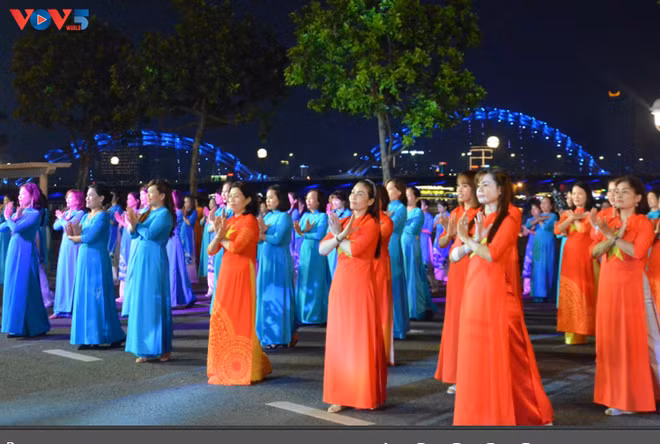 Le Vietnam célèbre la Semaine de l’ao dài 2023 ảnh 2