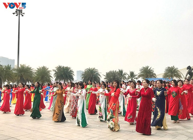 Le Vietnam célèbre la Semaine de l’ao dài 2023 ảnh 1 Le Vietnam célèbre la Semaine de l’ao dài 2023 ảnh 1