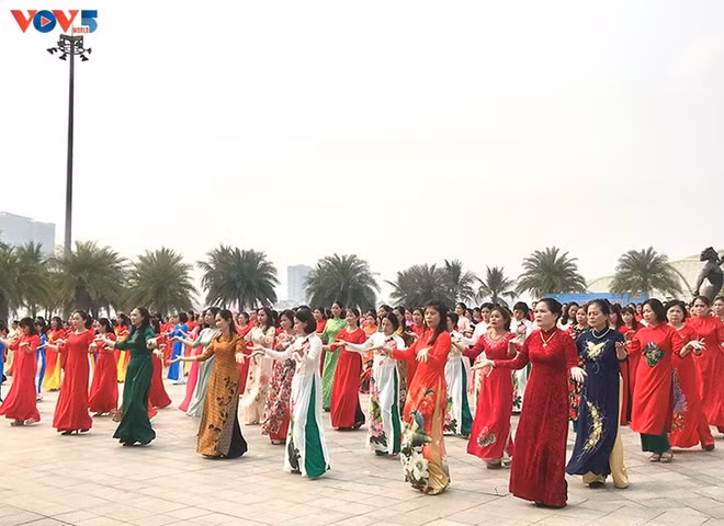 Le Vietnam célèbre la Semaine de l’ao dài 2023 ảnh 1