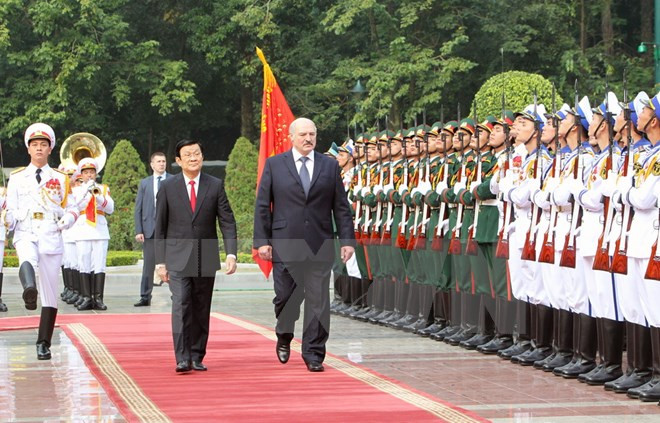 Entretien entre les présidents vietnamien et biélorusse ảnh 1 Entretien entre les présidents vietnamien et biélorusse ảnh 1
