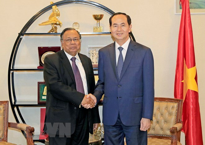 Le président Tran Dai Quang rencontre des Vietnamiens au Bangladesh ảnh 2 Le président Tran Dai Quang rencontre des Vietnamiens au Bangladesh ảnh 2