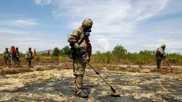 Elargissement de l’échelle de décontamination de la dioxine au district d’A Luoi ảnh 1