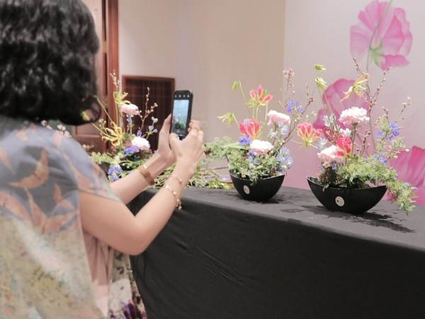 L'art floral japonais se dévoile à Hanoi ảnh 1