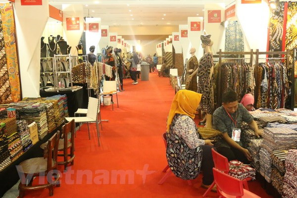 L’Indonésie fait la promotion des produits en batik ảnh 2 L’Indonésie fait la promotion des produits en batik ảnh 2