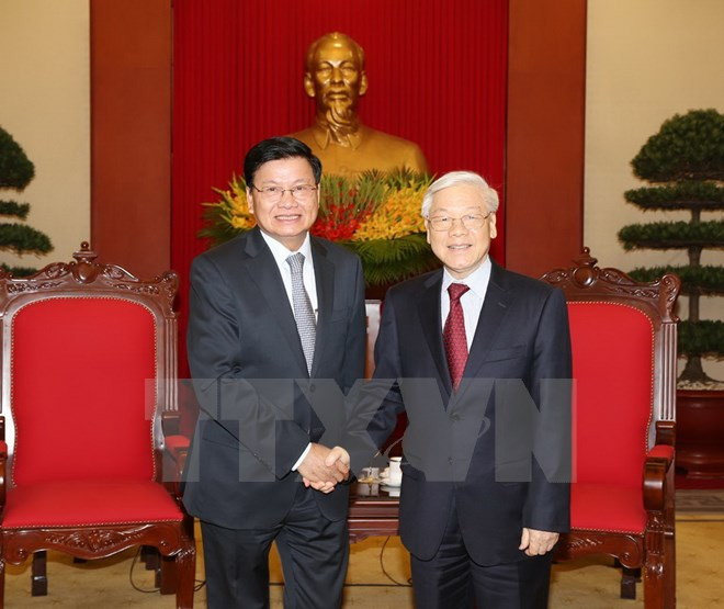 Le PM laotien affirme sa détermination à resserrer les liens avec le Vietnam ảnh 1 Le PM laotien affirme sa détermination à resserrer les liens avec le Vietnam ảnh 1