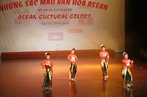 ASEAN : des chants et des danses présentés à Hanoï ảnh 3