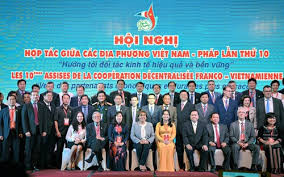 Symposium sur la coopération économique et touristique Vietnam-France ảnh 1 Symposium sur la coopération économique et touristique Vietnam-France ảnh 1