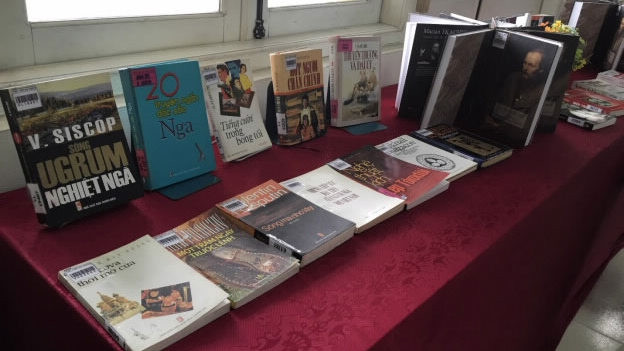 Un coin de littérature russe à la Bibliothèque de Hanoi ảnh 1