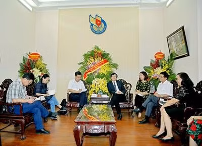 Visite de travail de journalistes vietnamiens en Chine ảnh 1