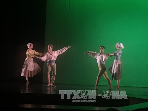 Spectacle de ballet à l'occasion des 20 ans de coopération entre Hanoi et Toulouse ảnh 1 Spectacle de ballet à l'occasion des 20 ans de coopération entre Hanoi et Toulouse ảnh 1