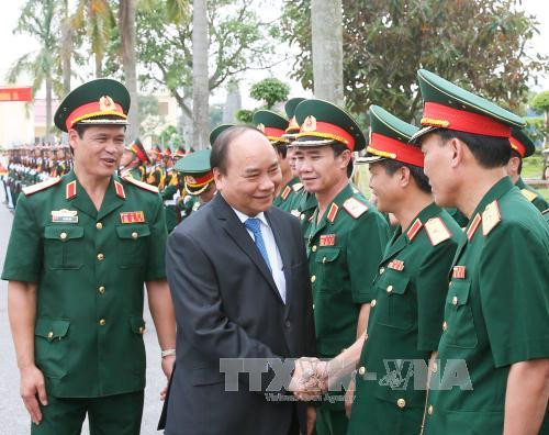 Le PM Nguyen Xuan Phuc travaille avec les cadres et soldats de la 3e zone militaire ảnh 1 Le PM Nguyen Xuan Phuc travaille avec les cadres et soldats de la 3e zone militaire ảnh 1