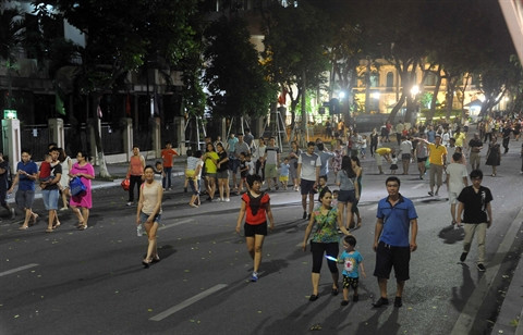 Hanoi: bilan du premier week-end sans voiture au lac Hoàn Kiêm ảnh 1 Hanoi: bilan du premier week-end sans voiture au lac Hoàn Kiêm ảnh 1