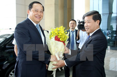 Le vice-PM laotien Sonexay Siphandone en visite à Binh Duong ảnh 1 Le vice-PM laotien Sonexay Siphandone en visite à Binh Duong ảnh 1