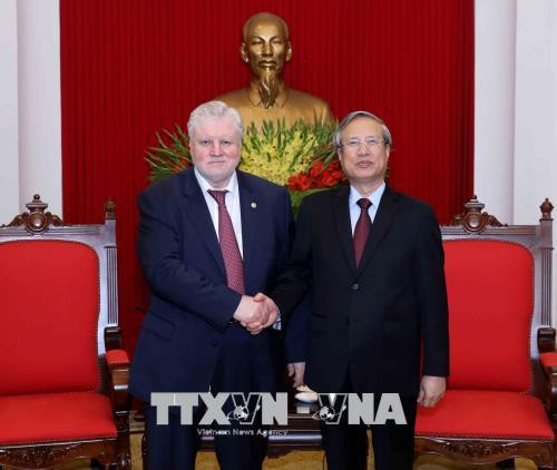Tran Quoc Vuong reçoit la délégation du Parti "Russie Juste" ảnh 1 Tran Quoc Vuong reçoit la délégation du Parti "Russie Juste" ảnh 1