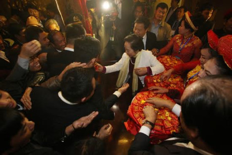 La vice-présidente remet le certificat couronnant le temple Trân Thuong ảnh 2 La vice-présidente remet le certificat couronnant le temple Trân Thuong ảnh 2