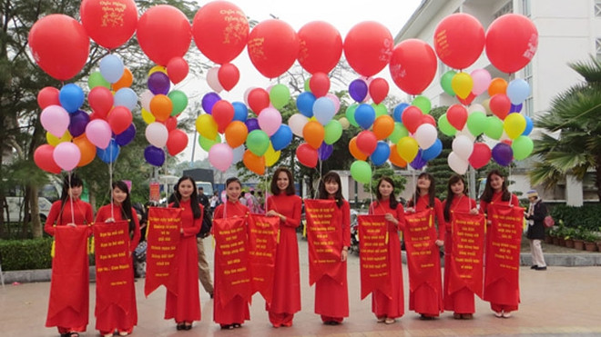 De nombreuses activités pour célébrer la journée de la poésie du Vietnam 2016 ảnh 1 De nombreuses activités pour célébrer la journée de la poésie du Vietnam 2016 ảnh 1