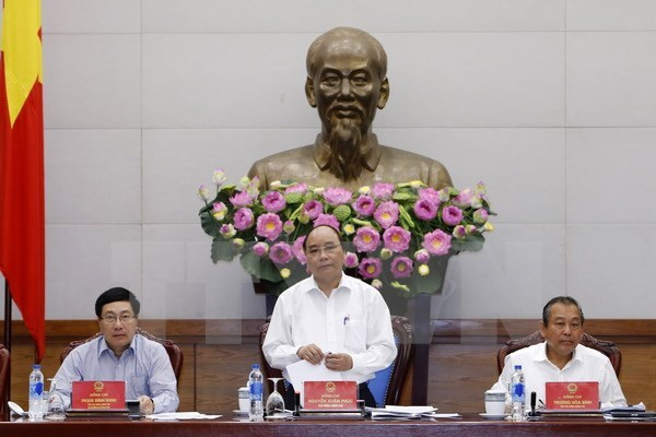 Le PM demande de supprimer les obstacles à la production et au commerce ảnh 1