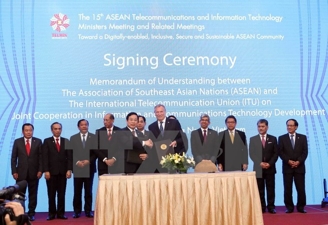 ASEAN TELMIN 2015 : signature d’un protocole d’accord de coopération dans les TIC ảnh 1 ASEAN TELMIN 2015 : signature d’un protocole d’accord de coopération dans les TIC ảnh 1