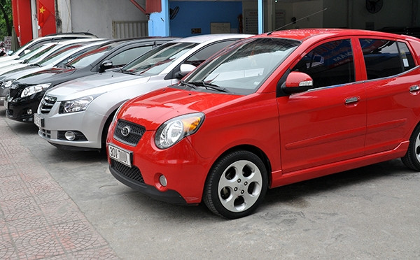 L’importation d’automobiles connaît une hausse fulgurante en 10 mois ảnh 1 L’importation d’automobiles connaît une hausse fulgurante en 10 mois ảnh 1