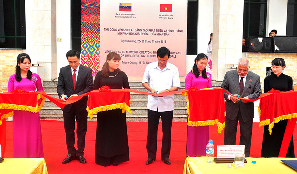 Venezuela : ouverture de l’exposition d'objets artisanaux à Tuyên Quang ảnh 1 Venezuela : ouverture de l’exposition d'objets artisanaux à Tuyên Quang ảnh 1