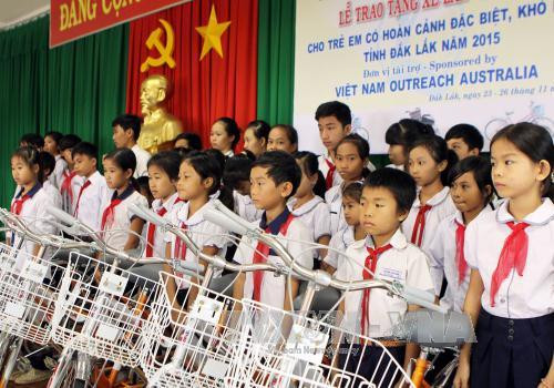 Dak Lak : cadeaux aux enfants handicapés et aux enfants démunis ảnh 1