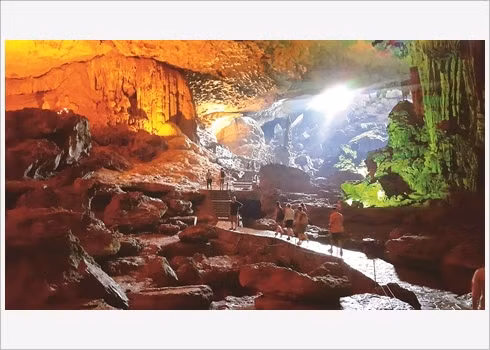 Baie de Ha Long, des îles karstiques aux grottes ảnh 1