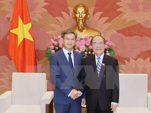 Le Vietnam attache une grande importance à ses relations avec le Laos ảnh 1