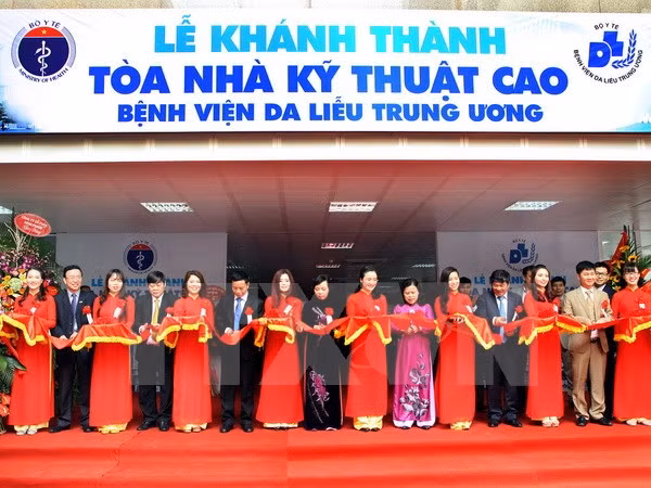 Inauguration de deux nouveaux établissements médicaux à Hanoi ảnh 1