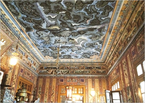 Le Mausolée de Khai Dinh, un melting-pot architectural ảnh 3