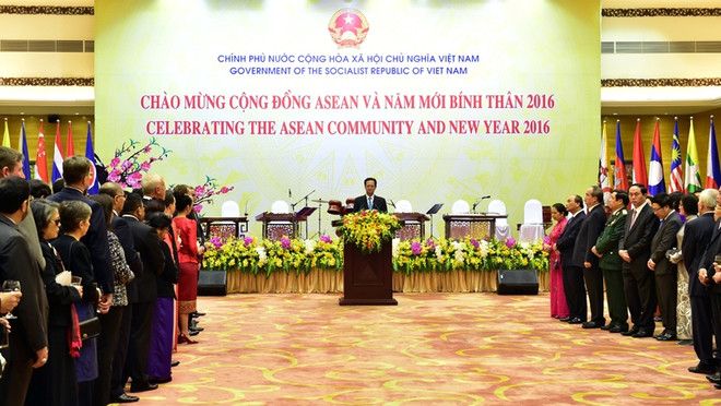 Le Premier ministre offre un banquet au corps diplomatique au Vietnam ảnh 1 Le Premier ministre offre un banquet au corps diplomatique au Vietnam ảnh 1