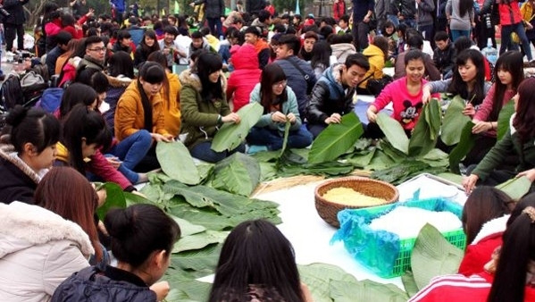 Fête du Nouvel An traditionnel au village touristique et culturel des ethnies vietnamiennes ảnh 1