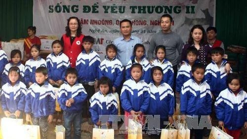 Aides pour les pauvres au seuil du Nouvel An traditionnel ảnh 1 Aides pour les pauvres au seuil du Nouvel An traditionnel ảnh 1