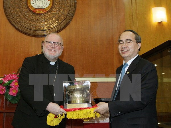 Le président du FPV Nguyên Thiên Nhân reçoit le président du Conseil épiscopal allemand ảnh 1 Le président du FPV Nguyên Thiên Nhân reçoit le président du Conseil épiscopal allemand ảnh 1