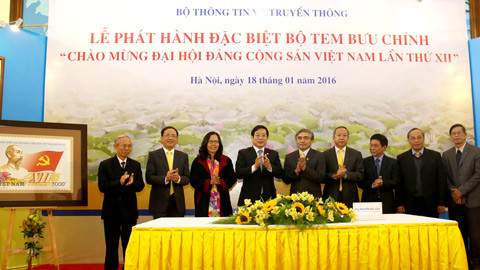 Emission d’une collection de timbres en l’honneur du 12e Congrès national du PCV ảnh 1 Emission d’une collection de timbres en l’honneur du 12e Congrès national du PCV ảnh 1