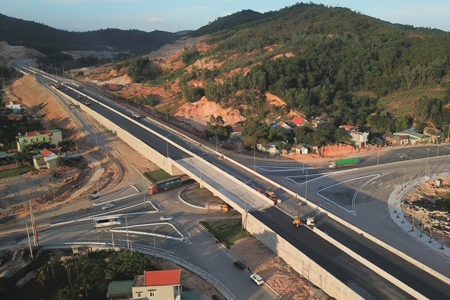 Plus de 11.000 milliards de dongs pour l'autoroute Van Don-Mong Cai ảnh 1 Plus de 11.000 milliards de dongs pour l'autoroute Van Don-Mong Cai ảnh 1