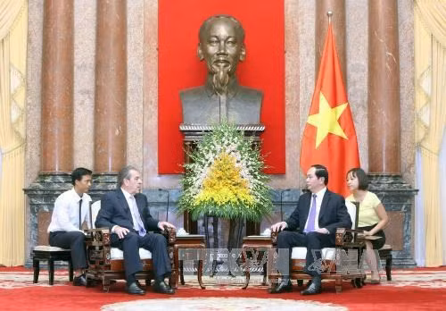 Le président Tran Dai Quang reçoit l’ancien président chilien ảnh 1
