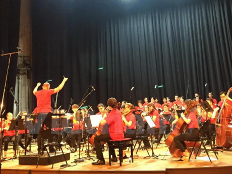 Le chœur Quê hương exprime son amour de la Patrie dans un 1er CD «Tổ quốc yêu thương» ảnh 1 Le chœur Quê hương exprime son amour de la Patrie dans un 1er CD «Tổ quốc yêu thương» ảnh 1