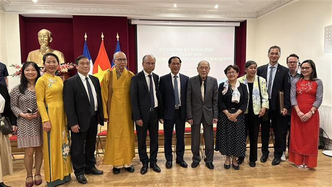 Le ministre des AE salue les contributions de la communauté vietnamienne en France ảnh 1 Le ministre des AE salue les contributions de la communauté vietnamienne en France ảnh 1