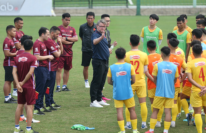 L'entraîneur Philippe Troussier souhaite donner des opportunités à de nombreux footballeurs ảnh 2 L'entraîneur Philippe Troussier souhaite donner des opportunités à de nombreux footballeurs ảnh 2