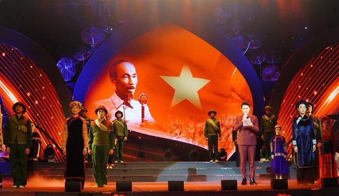 Un programme artistique rend hommage au Président Ho Chi Minh ảnh 1 Un programme artistique rend hommage au Président Ho Chi Minh ảnh 1